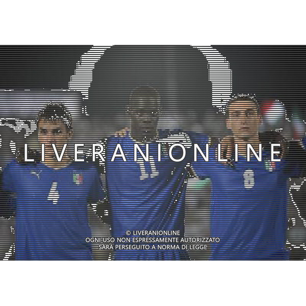 Castel di Sangro (AQ) - 05/09/2008 - Stadio Patini - Qualificazione ai Campionati Europei Under 21 2009 - Italia U21 vs Grecia U21 - nella foto: Mario Balotelli al centro tra Luca CIGARINI sx e Claudio MARCHISIO dx ph. Corradetti / ag. Aldo LIVERANI