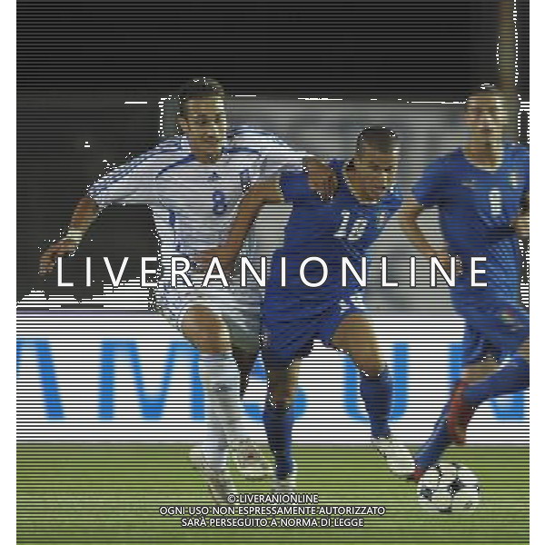 Castel di Sangro (AQ) - 05/09/2008 - Stadio Patini - Qualificazione ai Campionati Europei Under 21 2009 - Italia U21 vs Grecia U21 - nella foto: Sebastian GIOVINCO contrastato da RIKA ph. Corradetti / ag. Aldo LIVERANI