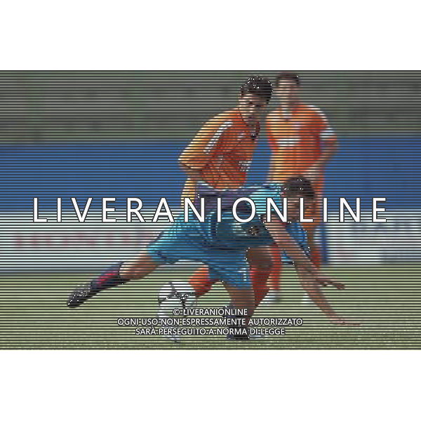 Pistoia ,07/09/2008 Pistoiese _ Crotone 2\' giornata LEGA PRO Basso,crotone, in contrasto con De bernardino ,pistoiese, foto Gabriele Maltinti / Aldo Liverani