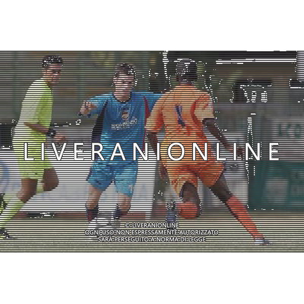 Pistoia ,07/09/2008 Pistoiese _ Crotone 2\' giornata LEGA PRO Petrilli ,crotone, e Muwana, pistoiese, in contrasto foto Gabriele Maltinti / Aldo Liverani