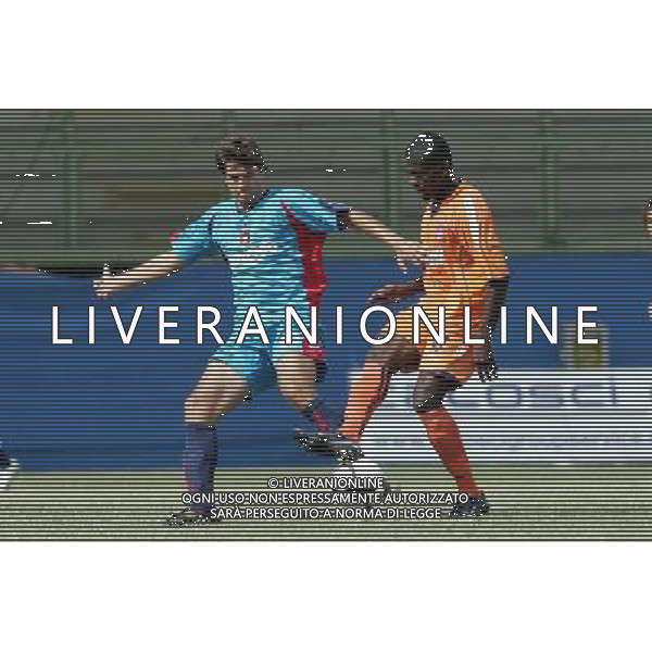 Pistoia ,07/09/2008 Pistoiese _ Crotone 2\' giornata LEGA PRO Caetano, crotone, e Muwana, pistoiese, in contrasto foto Gabriele Maltinti / Aldo Liverani