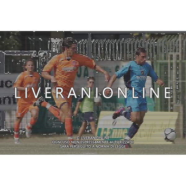 Pistoia ,07/09/2008 Pistoiese _ Crotone 2\' giornata LEGA PRO Lanzillotta, pistoiese, e Morleo, crotone, in contrasto foto Gabriele Maltinti / Aldo Liverani