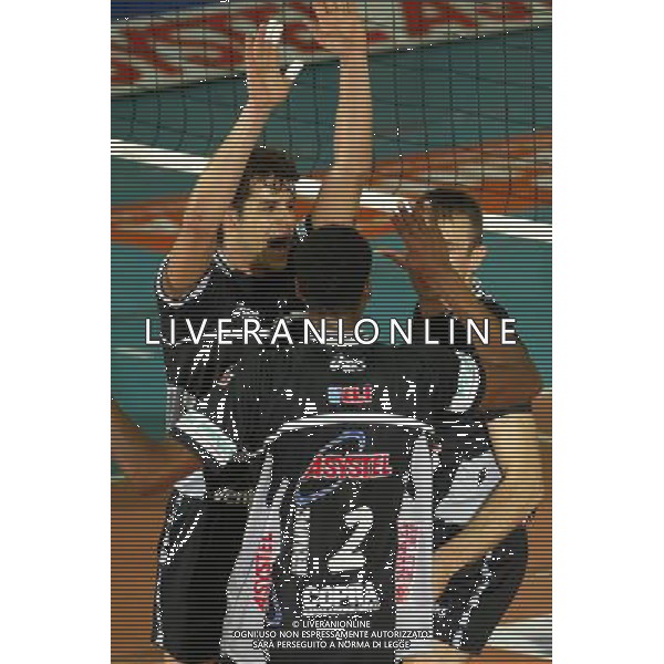 Campionato serie A pallavolo maschile 2003/04 Coprasystel Ventaglio Piacenza - Unimade Parma 01/11/03 nella foto: esultanza Zlatanov Hristo - Piacenza* foto: S.Rosa/Agenzia Aldo Liverani