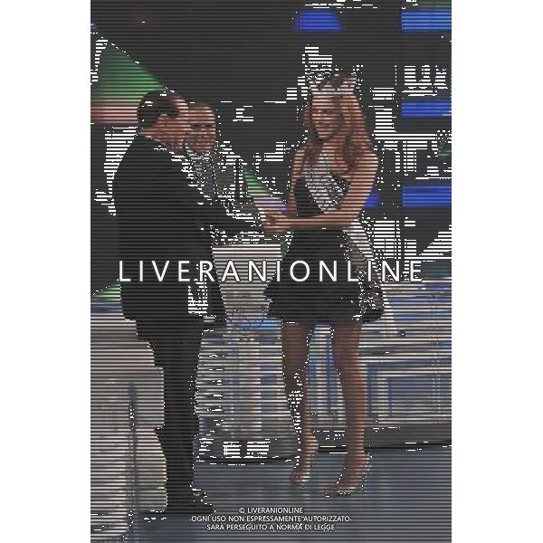 ROMA, 15 SETTEMBRE 2008 PORTA A PORTA CON S.BERLUSCONI NELLA FOTO: SILVIO BERLUSCONI - MIRIAM LEONE ( MISS ITALIA 2008 ) © AG. ALDO LIVERANI SAS
