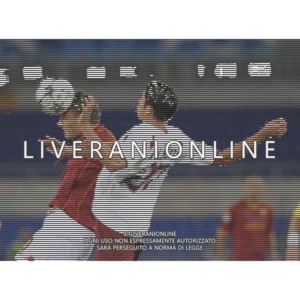 Roma Vs CFR Cluj - 16/09/2008 - Stadio Olimpico - Uefa Champions League 2008/2009 - Gruppo A - nella foto: francesco totti contrastato da De Sousa ph. Corradetti / ag. Aldo LIVERANI