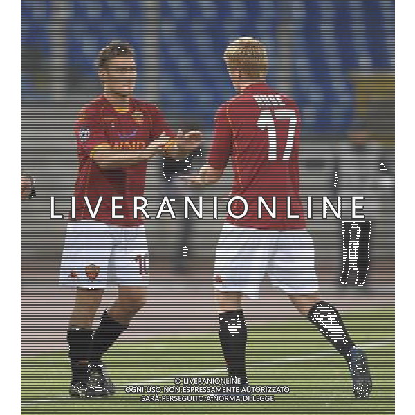 Roma Vs CFR Cluj - 16/09/2008 - Stadio Olimpico - Uefa Champions League 2008/2009 - Gruppo A - nella foto: Francesco TOTTI entra in campo al posto di John Arne RIISE sostituzione ph. Corradetti / ag. Aldo LIVERANI