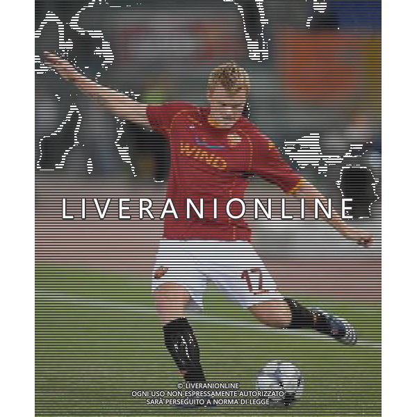 Roma - CFR Cluj - 16/09/2008 - Stadio Olimpico - Uefa Champions League 2008/2009 - Gruppo A - nella foto: JOHN ARNE RIISE ph. Corradetti / ag. Aldo LIVERANI
