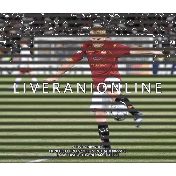 Roma - CFR Cluj - 16/09/2008 - Stadio Olimpico - Uefa Champions League 2008/2009 - Gruppo A - nella foto: JOHN ARNE RIISE ph. Corradetti / ag. Aldo LIVERANI