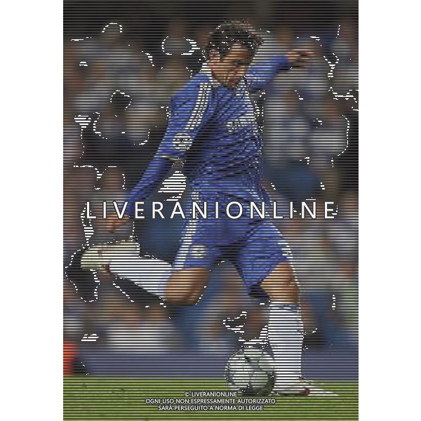 Juliano Belletti of Chelsea hits the bar with this effort which hits the crossbar leading to Nicolas Anelka of Chelsea scoring the 4th goal - Chelsea FC v FC Bordeaux, UEFA Champions League Group A, Matchday 1, Stamford Bridge, London, Date 16/09/2008. Picture by IPS PHOTO AGENCY/Ag. Aldo Liverani Sas - ITALY ONLY -