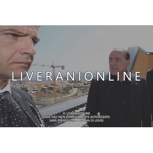 alle spalle del pres berlusconi. il paese di s.giuliano di puglia in ricostruzione © giuseppe terrigno - photographie - ag. Aldo Liverani sas