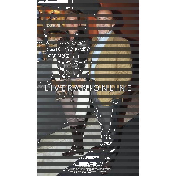 PRIMA TEATRALE DELLO SPETTACOLO: \' CASALINGHI DISPERATI\' AL TEATRO DEI SERVI DI ROMA NELLA FOTO: ROBERTA BETA CON IL COMPAGNO MAURIZIO IRTI © MASSIMO BRUNI - AG. ALDO LIVERANI SAS