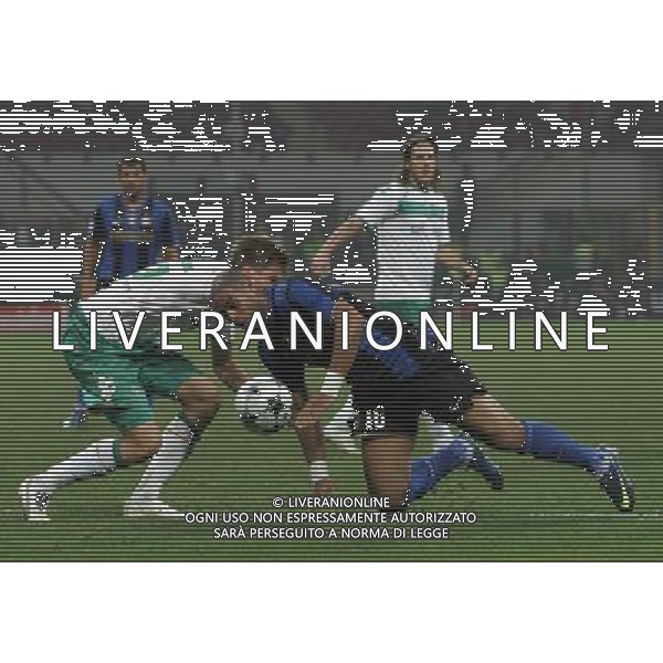Milano 01-10-2009 champions league 2008/09 inter-werder brema 1:1 nella foto adriano e sebastian prodl ph marco luzzani/ag aldo liverani s.a.s.