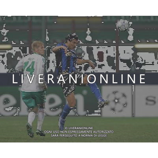 Milano 01-10-2009 champions league 2008/09 inter-werder brema 1:1 nella foto aaron hunt e nicolas burdisso ph marco luzzani/ag aldo liverani s.a.s.