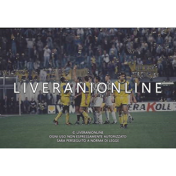 ARCHIVIO s.siro MILANO 17/05/199 finale COPPA uefa PARMA- juventus 1-1 NELLA FOTO ammonizione asprilla RETROSPETTIVA