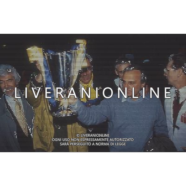 ARCHIVIO Wembley (Londra) 12/05/1993 finale COPPA DELLE COPPE PARMA- ANVERSA: 3-1 NELLA FOTO CALLISTO TANZI PRESIDENTE DEL PARMA ALZA LA COPPA