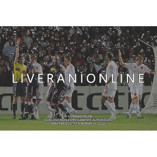 Cartellino Rosso per l\'espulsione di HENRIQUE - 01.10.2008 - Bordeaux / AS Roma - UEFA Champions League Photo : Henri SZWARC / Icon Sport/Ag. Aldo Liverani sas - ITALY ONLY -