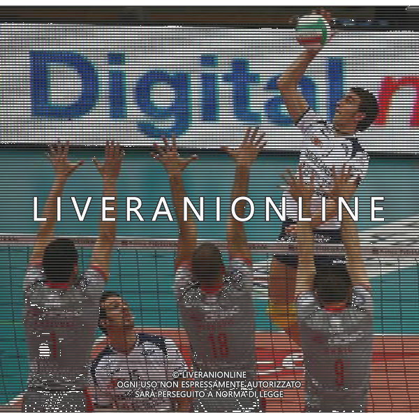Foto Aldo Liverani/Luca Ghidoni Verona 05/10/2008 Campionato di Pallavolo serie A1 2008-2009 Marmi Lanza Verona-Trentino Volley Nella foto Simone Parodi in schiacciata