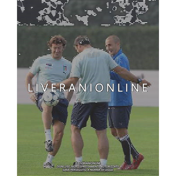 Raduno Nazionale Italiana di Calcio - Allenamento Coverciano(FI) - 08.10.2008 Nella Foto:CANNAVARO SCHERZA CON FERRARA E PERUZZI /Ph.Vitez-Ag. Aldo Liverani