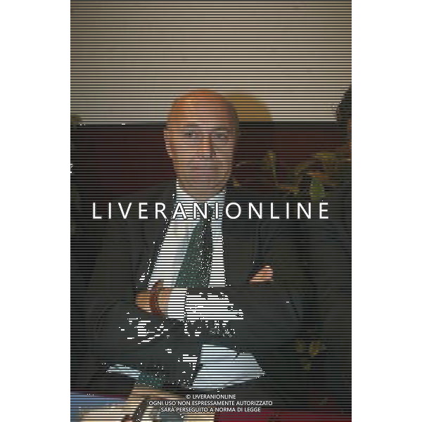 Roma 03/11/2003 - Presentazione del Libro di Carlo Rognoni \'INFERNO TV\' Berlusconi e la legge Gasparri. nella foto Paolo Mieli (Direttore Editoriale Corriere della Sera)* foto terruso fabrizio/Agenzia Aldo Liverani