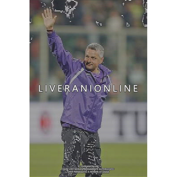 FIRENZE, 08 OTTOBRE 2OO8 AMICHEVOLE \'TUTTI PER STEFANO BORGONOVO\' FIORENTINA MILAN NELLA FOTO: ROBERTO BAGGIO SALUTA IL PUBBLICO FOTO AG. A. LIVERANI SAS