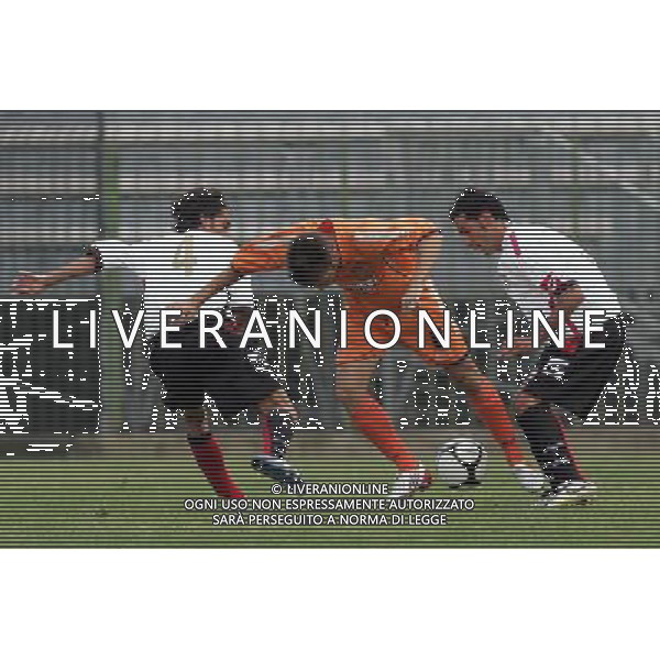 Pistoia ,05/10/2008 Pistoiese _ Foggia LEGA PRO 2008_2009 andrea carozza , pistoiese tra due avversari foto Gabriele Maltinti / Aldo Liverani