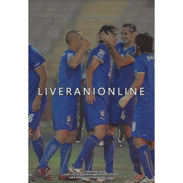 Qualificazioni ai Mondiali Sud Africa 2010 Gruppo 8 Lecce - 15.10.2008 Italia-Montenegro Nella Foto: ABBRACCI ESULTANZA DOPO IL GOL DI ALBERTO AQUILANI DEL 1-0 CON FABIO CANNAVARO E GIORGIO CHIELLINI /Ph.Vitez-Ag. Aldo Liverani