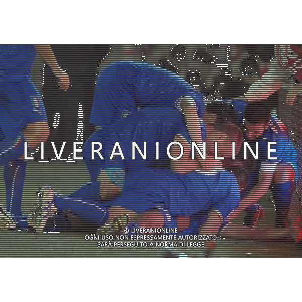 Qualificazioni ai Mondiali Sud Africa 2010 Gruppo 8 Lecce - 15.10.2008 Italia-Montenegro Nella Foto: ABBRACCI ESULTANZA DOPO IL GOL DI ALBERTO AQUILANI DEL 1-0 /Ph.Vitez-Ag. Aldo Liverani