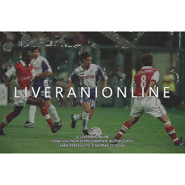 Fiorentina - Arsenal 0-0 14/09/1999 - I¡ giornata Champion League Stagione 1999/2000 nella foto Manuel Rui Costa con Patrick Vieira e Ljungberg ph archivio Agenzia Aldo Liverani sas