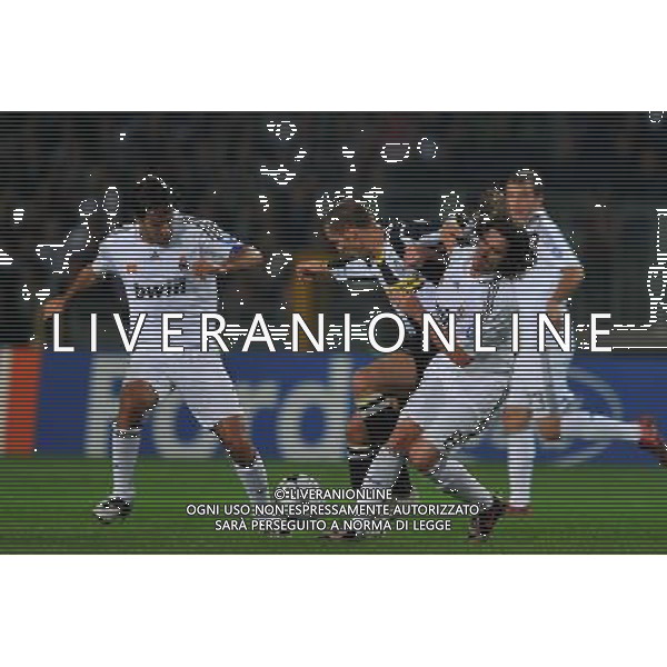 Juventus - Real Madrid Champions League 2008/2009 21-10-2008 Torino Nella foto: giorgio chiellini tra raul e gago ©Manuela Viganti/Press Photo/Ag. Aldo Liverani