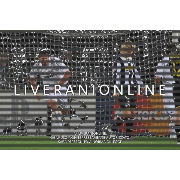 Juventus - Real Madrid Champions League 2008/2009 21-10-2008 Torino Nella foto: esultanza dopo il gol di ruud van nistelrooy del 2-1 e la delusione di pavel nedved ©Manuela Viganti/Press Photo/Ag. Aldo Liverani