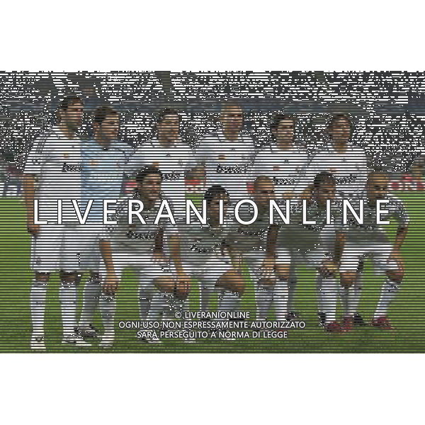 21-10-2008 Torino Sport Calcio Juventus Real Madrid Champions League 2008/2009 Nella foto: La formazione del Real Madrid da sx verso dx in piedi: Ruud Van Nistelrooy, Iker Casillas, Sergio RAmos, Pepe, Fernando Gago, Gabriel Heinze accovacciati da sx verso dx. Gonzalo Higuain, Raul Goanzalez, Wesley Sneijder, Rafael Van Der Vaart e Fabio Cannavaro ALDO LIVERANI SAS
