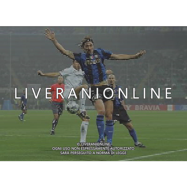 Inter - Anorthosis Champions League 22/10/2008 nella foto zlatan ibrahimovic e ocokolijc ph luzzani/Ag. Aldo Liverani Sas