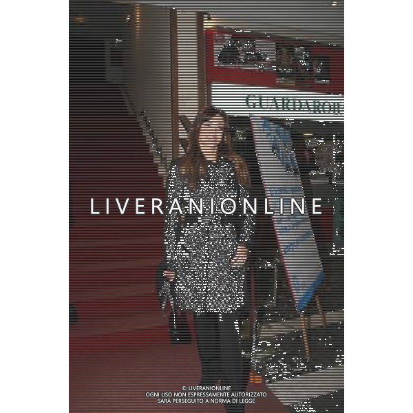 PRIMA DELLO SPETTACOLO TEATRALE:\' DI NUOVO BUONASERA\' CON GIGI PROIETTI AL TEATRO VENTAGLIO SMERALDO DI MILANO NELLA FOTO: EMANUELA FOLLIERO FOTO ANTONIO SORANO - AG. ALDO LIVERANI SAS