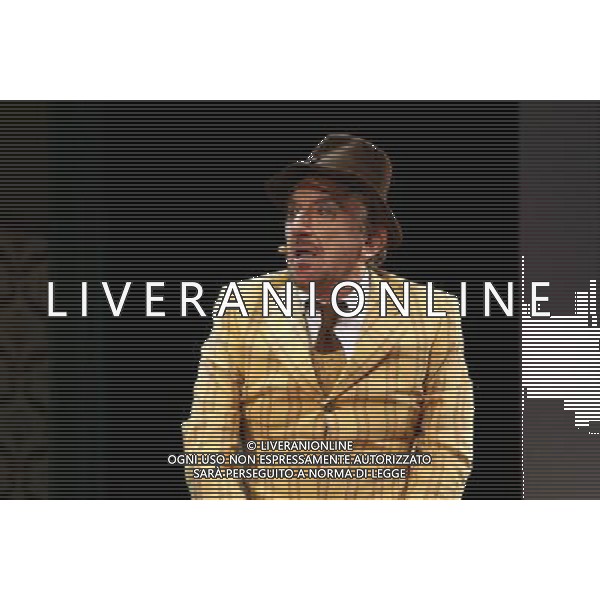 PRIMA DELLO SPETTACOLO TEATRALE:\' DI NUOVO BUONASERA\' CON GIGI PROIETTI AL TEATRO VENTAGLIO SMERALDO DI MILANO FOTO ANTONIO SORANO - AG. ALDO LIVERANI SAS