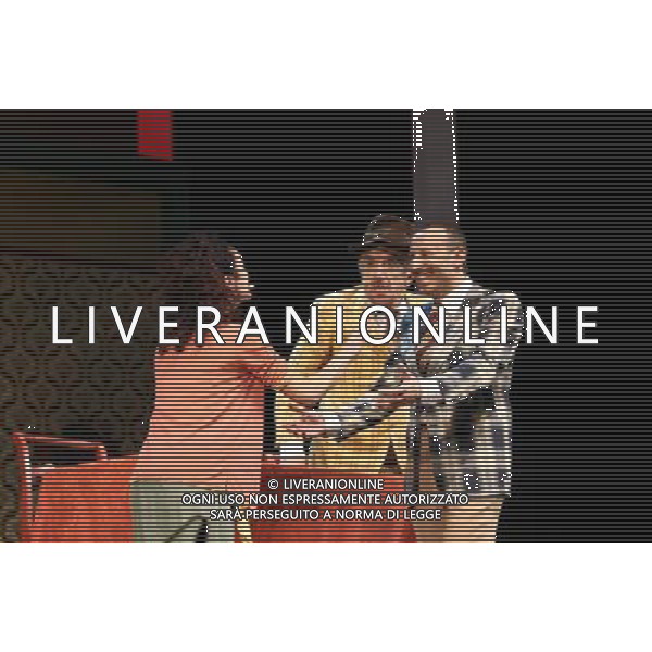 PRIMA DELLO SPETTACOLO TEATRALE:\' DI NUOVO BUONASERA\' CON GIGI PROIETTI AL TEATRO VENTAGLIO SMERALDO DI MILANO FOTO ANTONIO SORANO - AG. ALDO LIVERANI SAS