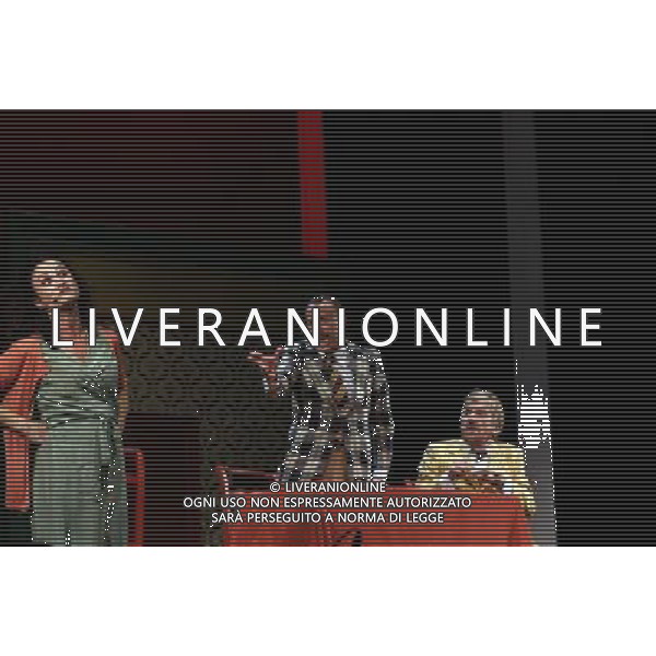 PRIMA DELLO SPETTACOLO TEATRALE:\' DI NUOVO BUONASERA\' CON GIGI PROIETTI AL TEATRO VENTAGLIO SMERALDO DI MILANO FOTO ANTONIO SORANO - AG. ALDO LIVERANI SAS
