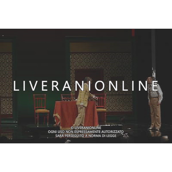 PRIMA DELLO SPETTACOLO TEATRALE:\' DI NUOVO BUONASERA\' CON GIGI PROIETTI AL TEATRO VENTAGLIO SMERALDO DI MILANO FOTO ANTONIO SORANO - AG. ALDO LIVERANI SAS