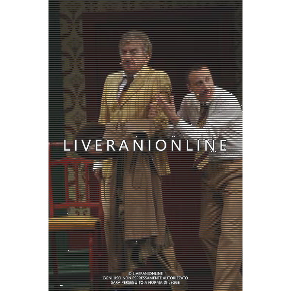 PRIMA DELLO SPETTACOLO TEATRALE:\' DI NUOVO BUONASERA\' CON GIGI PROIETTI AL TEATRO VENTAGLIO SMERALDO DI MILANO FOTO ANTONIO SORANO - AG. ALDO LIVERANI SAS
