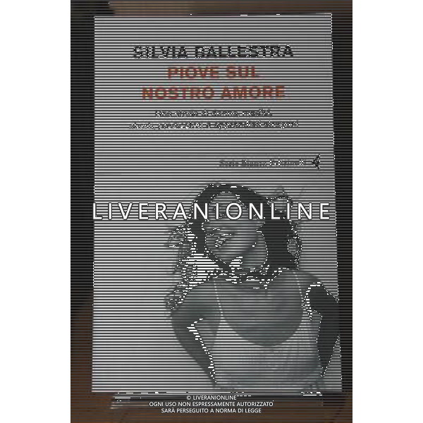 MILANO 27-10-08 - LIBRERIA FELTRINELLI PRESENTAZIONE DEL LIBRO \'PIOVE SUL NOSTRO AMORE\' DI SILVIA BALLESTRA FOTO SORANO /AG. ALDO LIVERANI SAS
