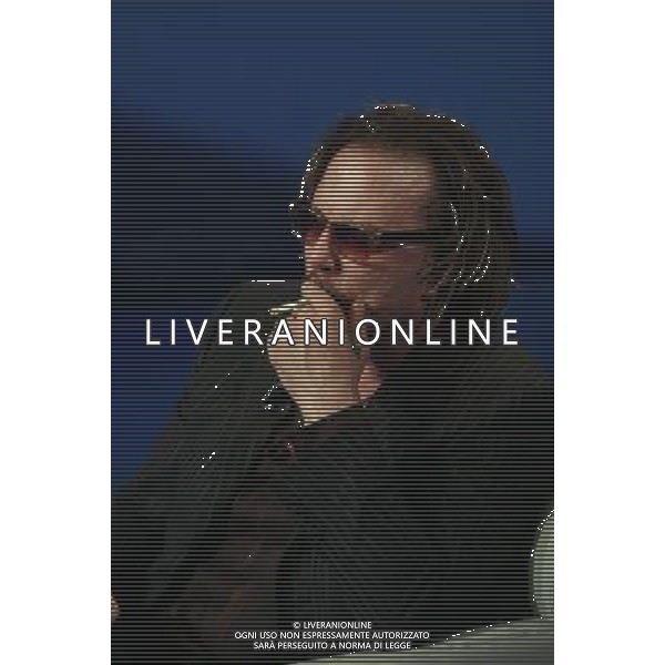 TRASMISSIONE \' CHE TEMPO CHE FA\' NELLA FOTO: MICKEY ROURKE FUMA IN STUDIO FOTO ANTONIO SORANO - AG. ALDO LIVERANI SAS FUMARE