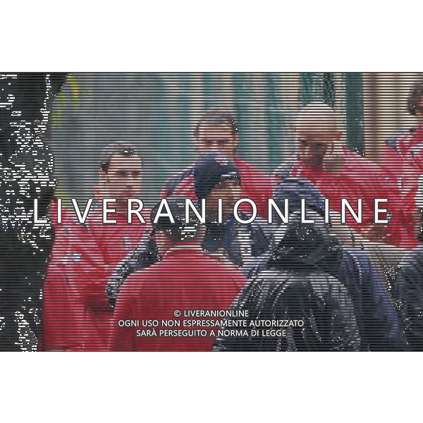 PRIMO ALLENAMENTO DI SINISA MIHAJLOVIC NUOVO ALLENATORE DEL BOLOGNA CALCIO 04/11/2008 NELLA FOTO CON ALCUNI TIFOSI CHE FANNO CONTESTAZIONE FOTO SCHICCHI/AG. ALDO LIVERANI SAS