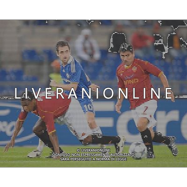 Roma Vs Chelsea - 04/11/2008 - Stadio Olimpico - Uefa Champions League 2008/2009 - Gruppo A - nella foto Joe Cole tra Juan e Pizarro ph. Corradetti / ag. Aldo Liverani Sas