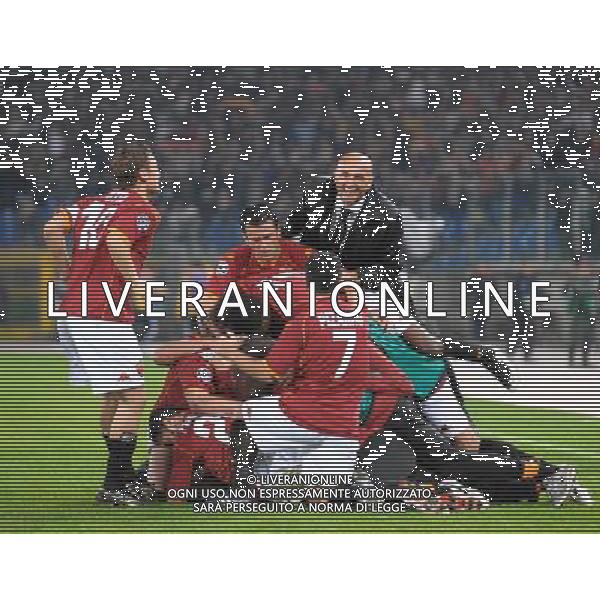 Roma Vs Chelsea - 04/11/2008 - Stadio Olimpico - Uefa Champions League 2008/2009 - Gruppo A - nella foto luciano spalletti esulta con i giocatori dopo il gol del 3 a 0 ph. Corradetti / ag. Aldo Liverani Sas
