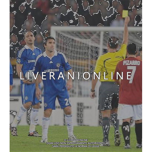 Roma Vs Chelsea - 04/11/2008 - Stadio Olimpico - Uefa Champions League 2008/2009 - Gruppo A - nella foto arbitro Luis Medina Cantalejo estrae il cartellino giallo per l\'ammonizione di deco ph. Corradetti / ag. Aldo Liverani Sas