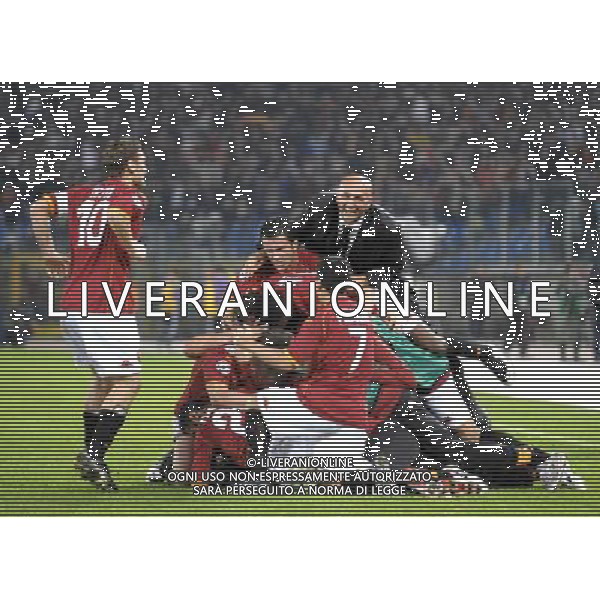 Roma - 04/11/2008 - Stadio Olimpico - Uefa Champions League 2008/2009 - Gruppo A - Roma Vs Chelsea - nella foto: Festeggiamenti dopo il gol del 3 a 0 di Mirko VUCINIC ph. Corradetti / ag. Aldo Liverani Sas