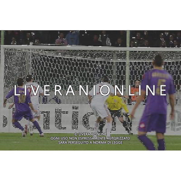 FIORENTINA - BAYERN MONACO 05 NOVEMBRE 2OO8 CHAMPIONS LEAGUE 2008/2009 NELLA FOTO: IL GOL DELL\'1-0 DI ADRIAN MUTU FOTO AG. A. LIVERANI SAS