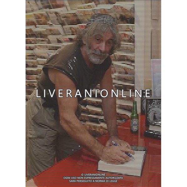 MILANO 5 NOVEMBRE 2009 PRESENTAZIONE DELL ULTIMO LIBRO DI MAURO CORONA \' STORIA DI NEVE\'. NELLA FOTO: MAURO CORONA PH FRNCESCO BONFANTI-AG ALDO LIVERANI