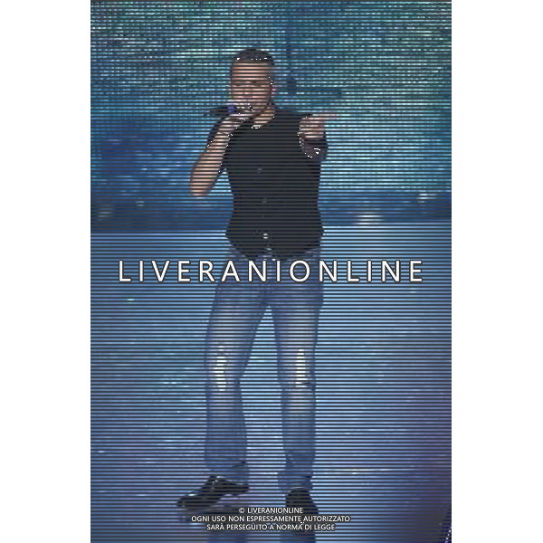 TRASMISSIONE \' E\' NATA UNA......STELLA GEMELLA\' IN ONDA SU CANALE 5 NELLA FOTO: SOSIA DI EROS RAMAZZOTTI © PASQUINO - AG. ALDO LIVERANI SAS