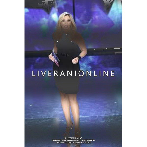 TRASMISSIONE \' E\' NATA UNA......STELLA GEMELLA\' IN ONDA SU CANALE 5 NELLA FOTO: LORELLA CUCCARINI © PASQUINO - AG. ALDO LIVERANI SAS