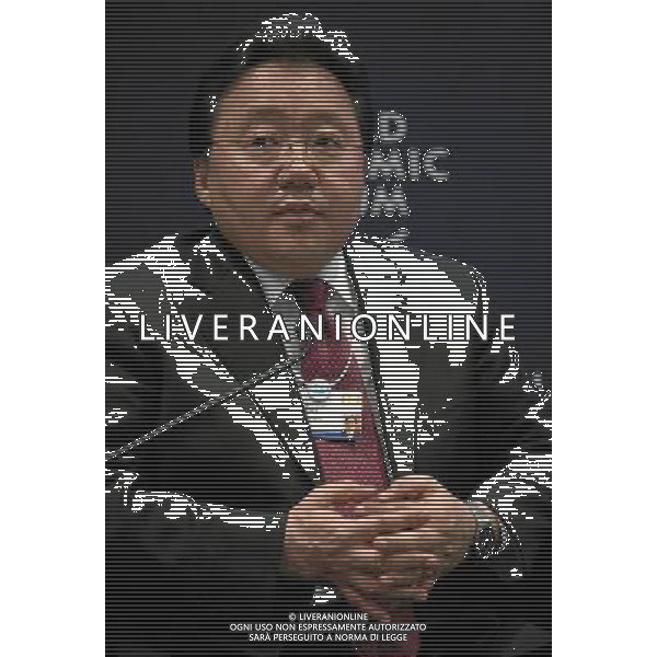 DAVOS/SWITZERLAND, 30JAN10 - Tsakhiagiin Elbegdorj, President of Mongolia, speaks during the session \'Rebuilding Water Management\' in the Congress Centre of the Annual Meeting 2010 of the World Economic Forum in Davos, Switzerland, January 30, 2010. /Agenzia Aldo Liverani Sas - ITALY ONLY - DAVOS The Annual Meeting 2010 of the World Economic Forum (Forum economico mondiale)